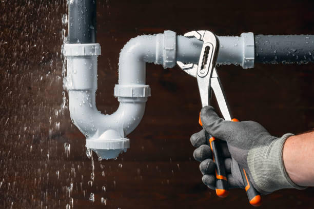Professional Plumbing technician working in Washington, VA